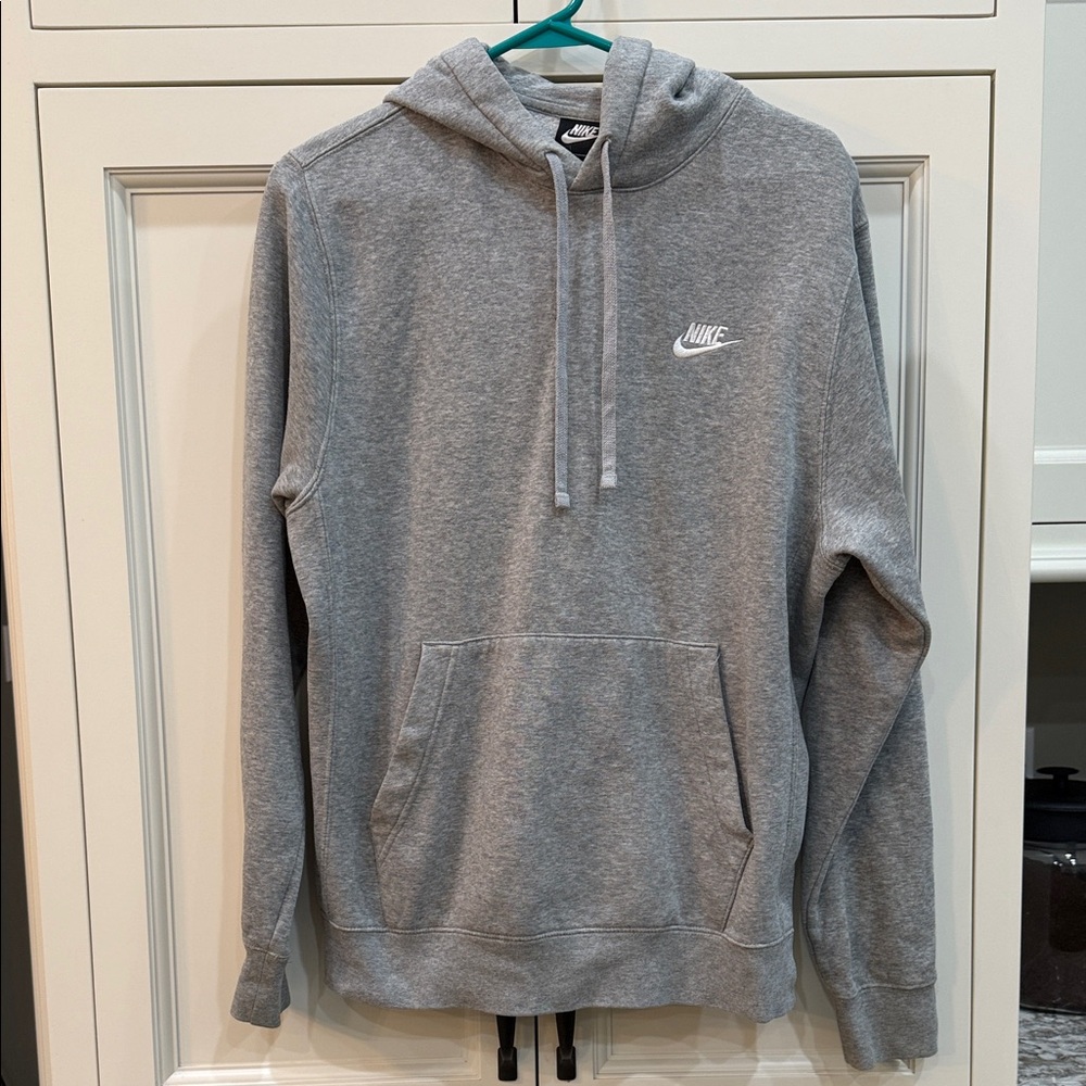 Nike Heather Gray Pullover Hoodie. Womens Small 
Front pocket.